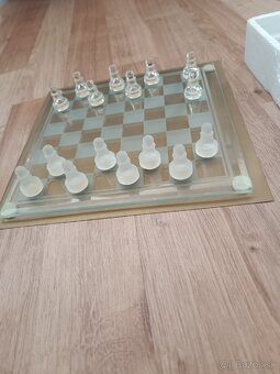 Spoločenská sklenená hra - šach - 6