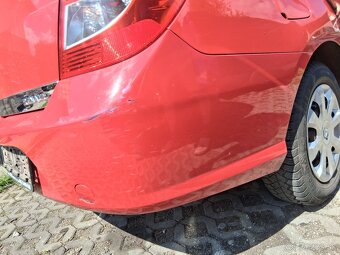 Predam zadný nárazník na renault Thália 1.2 55kw rok 2011 - 6