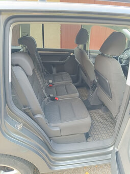 Volkswagen Touran 1.6TDI DSG - 6