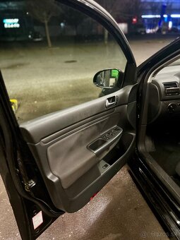 Volkswagen Golf 1.6 FSI - 6