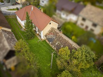 Utešený dom na predaj s veľkou záhradou v dedinke České Brez - 6