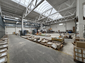 Prenájom skladového priestoru 1070 m² v meste Bratislava - 6