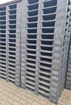 Predám 600L nadrž plastove palety - 6