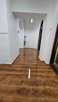 ⭐ Kancelária či malý obchod na prízemí, plocha 12 m2. - 6