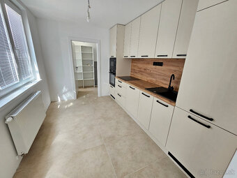 Priestranný, zrekonštruovaný 3 izbový byt 95 m2 plus 3 x log - 6