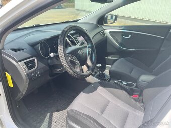 Hyundai i30 1.6 CRDi 4 500€ - 6