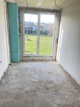 DOM ZA CENU BYTU V ROSINE , 35m2 terasa - 6
