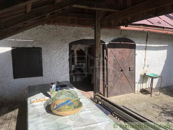 Rozsiahla vinica s historickou chatou v Slovenskom krase - 6