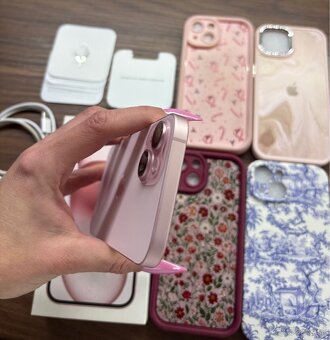 Apple iPhone 15 128GB Pink - 6