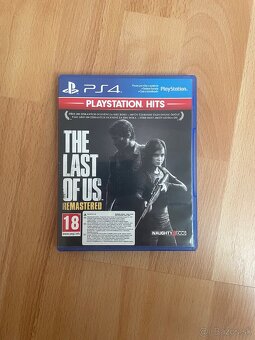 PS4 Pro + 2 ovládače + hry - 6