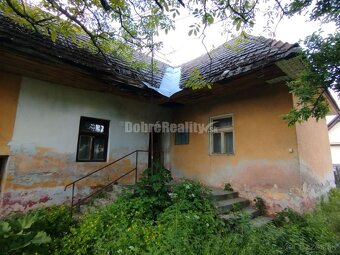 Veľký stavebný pozemok s rodinným domom v tichom prostredí . - 6