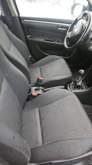 Predám SUZUKI swift 1.3 benzin - 6