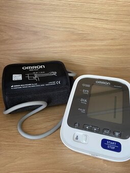 Tlakomer OMRON M6 Comfort - 6