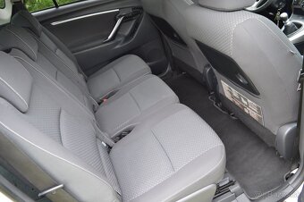 Toyota Verso 1.6i - 7 míst ,NAVI, kamera ,bez koroze - 6