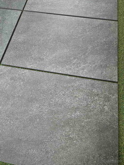 Dlažba veľkoformát 90x60, hrubka 2cm, aj na terče, antracit - 6