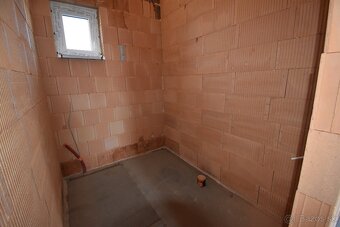 Na predaj 4i dom s terasou, tepelným čerpadlom, Topoľnica - 6