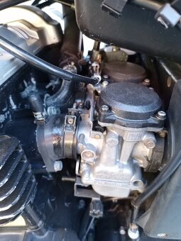 Yamaha FZ400 - 6