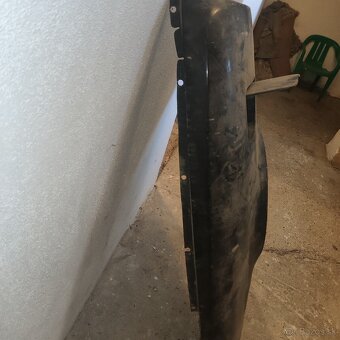 Predný pravý  blatník škoda 100. - 6