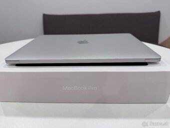  MacBook Pro 13" M2 chip 24GB/2TB Strieborný SK - 6