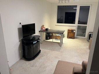 Predam stolik pod TV, cierny - 6