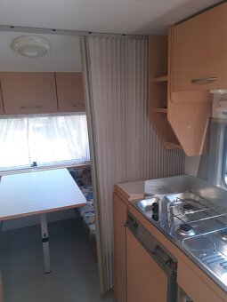 Karavan Delta 463D v dobrom stave, s veľkou markízou + strie - 6