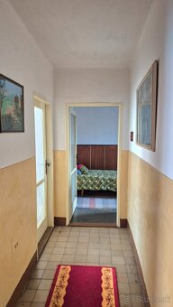 Exkluzívne ponúkame na predaj veľký 3.izbový byt s pozemkom. - 6