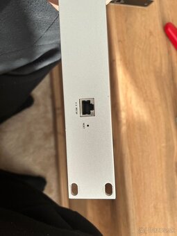 Ubiquiti Cloud Key Gen2+ + CKG2-RM (montazna sada do racku) - 6