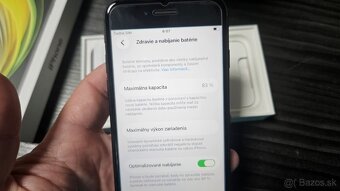 Apple iPhone SE 2020 tmavý 64GB - 6