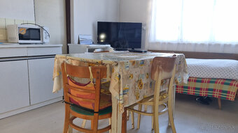 RODINNÝ DOM, GARÁŽ a POZEMOK 765 m2 +1310 m2 MODROVKA NMNV - 6