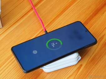 Nová bezdrôtová nabíjačka na 3 zariadenia (iPhone/Android) - 6