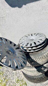 Predám 5 ks plechových diskov + VW 4x puklice - 6