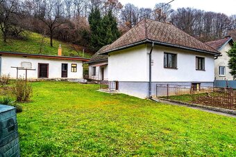 GIRALTOVCE-veľký pozemok 2.196 m2, podpivničený dom, 3xizba - 6