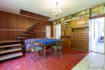 NA PREDAJ: Rodinný dom s veľkým pozemkom (6800 m2) a nádhern - 6