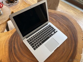 MacBook Air 13" i5 240GB SSD, 4GB ram - 6