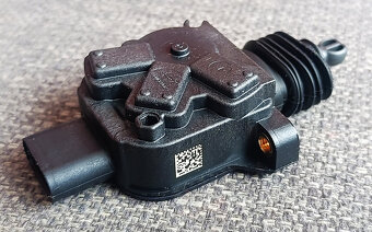 nastavovací motorček klapky chladiča AGR na BMW - 6