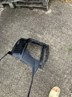 predni naraznik audi q7 20-24 s-line cerny 6pdc - 6