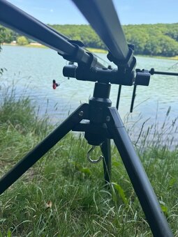 TRIPOD - 6