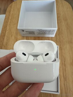 Apple AirPods Pro 2 - (USB-C) - 6