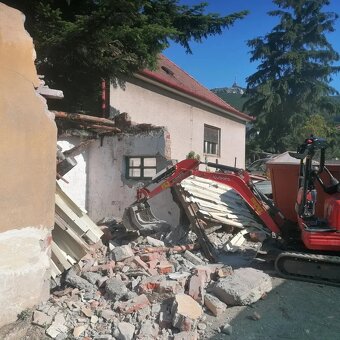 Výkopové práce minibagrom mininakladačom zakladač trávnika - 6