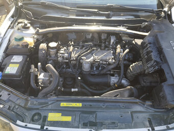 VOLVO S60 2,4D 2001 - 6