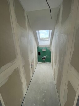 2 izbový podkrovný byt na Kostolnom námestí - 6