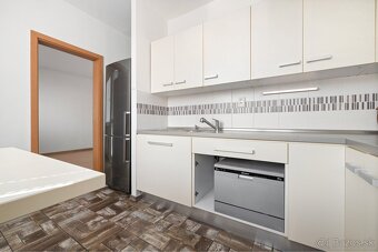 Predaj-3IZBOVÝ BYT 64m2-S LOGGIOU-BEBRAVSKÁ-VRAKUŇA - 6