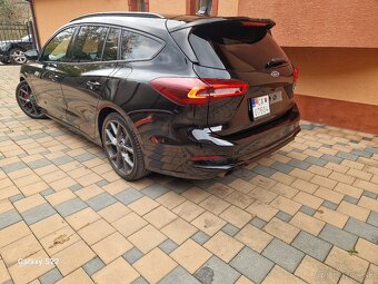 FORD Focus Kombi 2.3 ST X manuál - 6