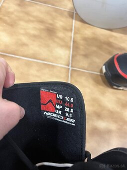 Snowboard s viazaním a topánkami - 6