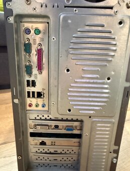 Stolový počítač s Windows XP – ideálny pre staršie programy - 6