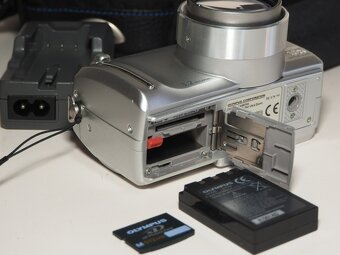 Olympus C-760 s príslušenstvom. - 6