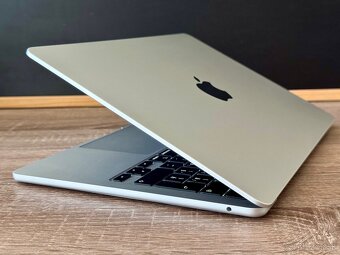 MacBook Air M2 8/256GB - 6