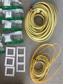 Elektro material zo stavby - istice,prudovy chranic,zasuvky - 6