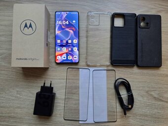 Motorola Edge 30 Fusion, cierny, kryty, skla - 6