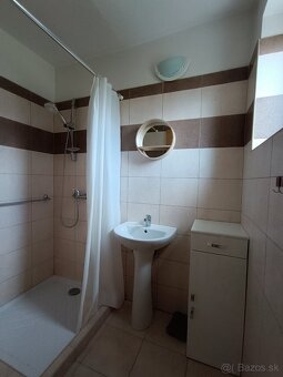 Priestranný podpivničený rodinný dom v Zlatých Moravciach - 6